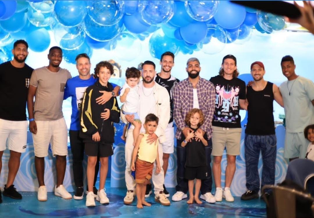 O FLAMENGO É FAMÍLIA! JOGADORES COMEMORAM ANIVERSÁRIO DE FILHO DE EVERTON RIBEIRO